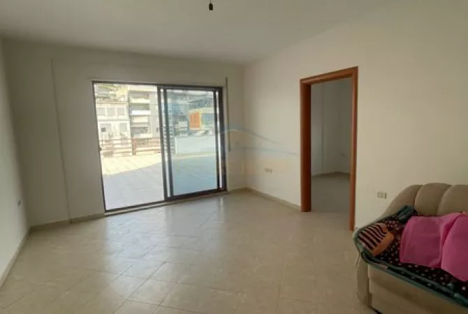 Shtepi ne shitje Apartament ne Tirane, 3+1, Mobilimi Bosh, pa mobiluar, Pagesa 235,000  Euro.