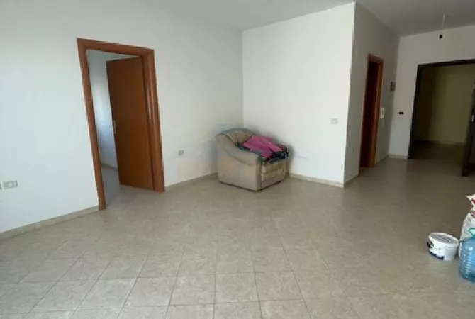 Shtepi ne shitje Apartament ne Tirane, 3+1, Mobilimi Bosh, pa mobiluar, Pagesa 235,000  Euro.