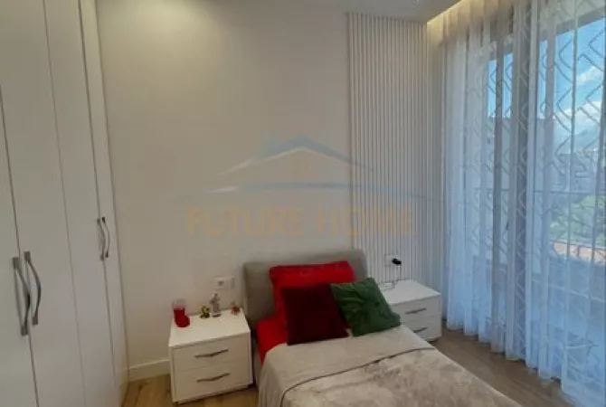 Shtepi ne shitje Apartament ne Tirane, 3+1, Mobilimi E mobiluar, Pagesa 312,000  Euro.
