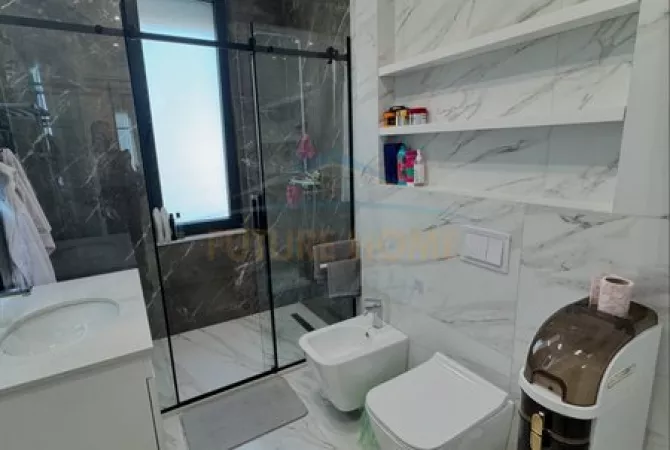 Shtepi ne shitje Apartament ne Tirane, 3+1, Mobilimi E mobiluar, Pagesa 312,000  Euro.