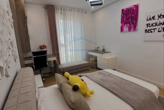Shtepi ne shitje Apartament ne Tirane, 3+1, Mobilimi E mobiluar, Pagesa 312,000  Euro.