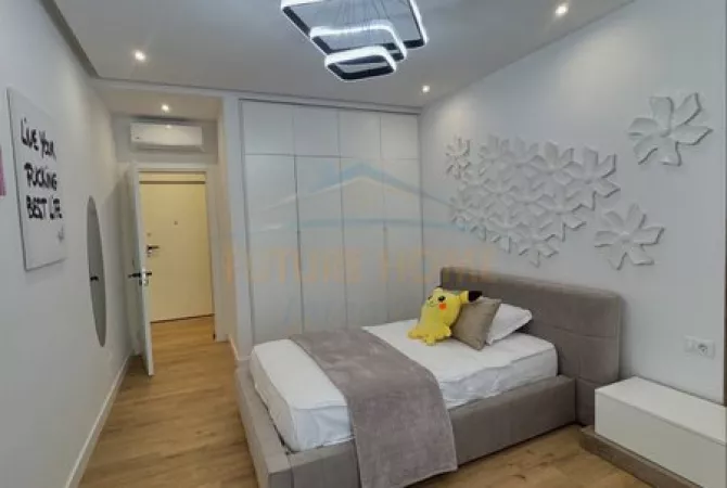 Shtepi ne shitje Apartament ne Tirane, 3+1, Mobilimi E mobiluar, Pagesa 312,000  Euro.