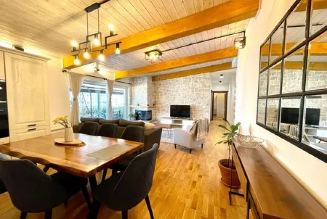 Shitet, Apartament 2+1+2 Poste Parkimi, Liqeni i Artificial, Tirane.