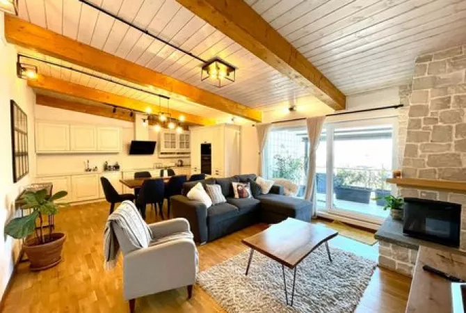 Shtepi ne shitje Apartament ne Tirane, 2+1, Mobilimi E mobiluar, Pagesa 350,000  Euro.