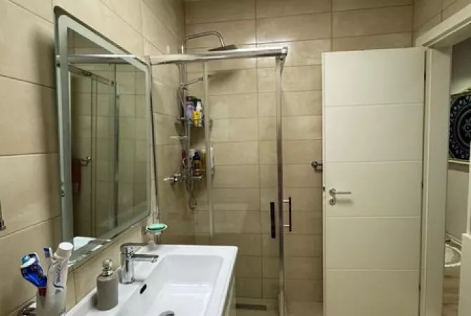 Shtepi me qera Apartament ne Tirane, 2+1, Mobilimi E mobiluar, Pagesa 750  Euro.