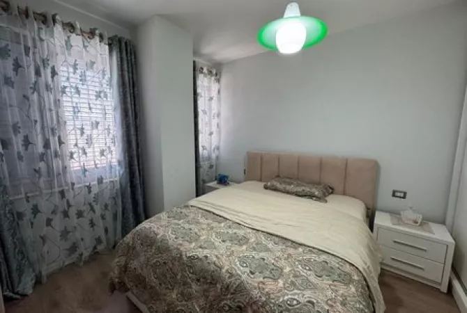 Shtepi me qera Apartament ne Tirane, 2+1, Mobilimi E mobiluar, Pagesa 750  Euro.