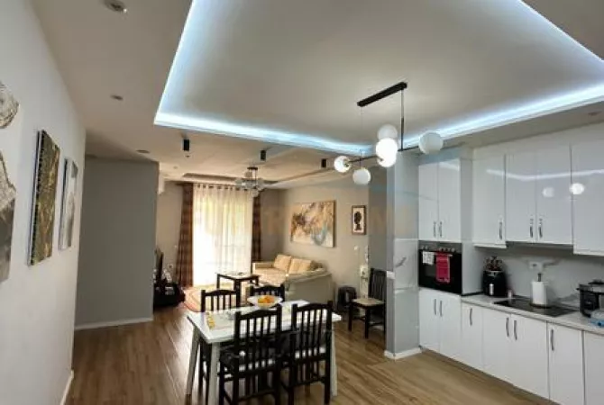 Shtepi me qera Apartament ne Tirane, 2+1, Mobilimi E mobiluar, Pagesa 450  Euro.