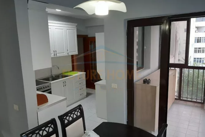 Shtepi ne shitje Apartament ne Tirane, 2+1, Mobilimi E mobiluar, Pagesa 175,000  Euro.
