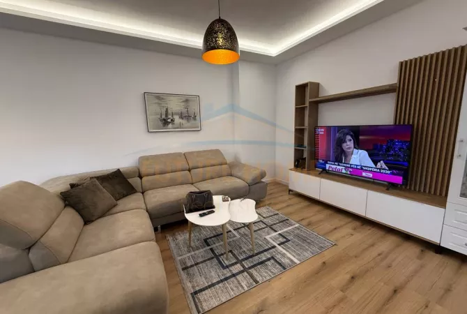Shtepi me qera Apartament ne Tirane, 2+1, Mobilimi E mobiluar, Pagesa 1,000  Euro.
