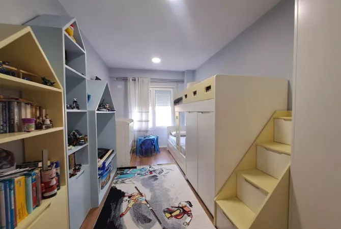 Shtepi me qera Duplex(shtepi me 2 kate) ne Tirane, 2+1, Mobilimi E mobiluar, Pagesa 900  Euro.