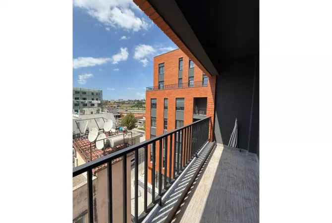 Shtepi ne shitje Apartament ne Tirane, 2+1, Mobilimi Bosh, pa mobiluar, Pagesa 109,900  Euro.