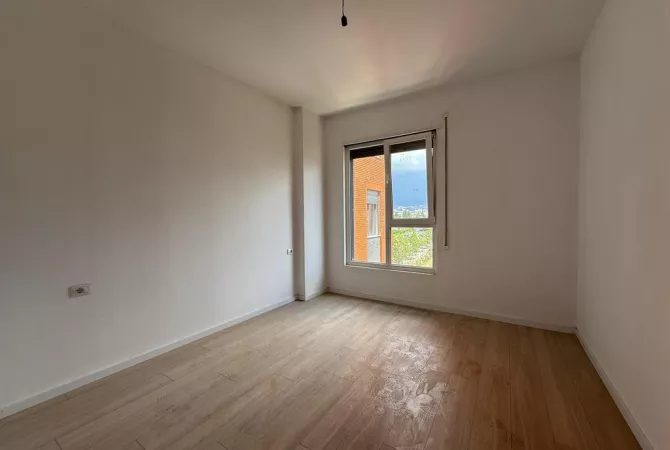 Shtepi ne shitje Apartament ne Tirane, 2+1, Mobilimi Bosh, pa mobiluar, Pagesa 109,900  Euro.
