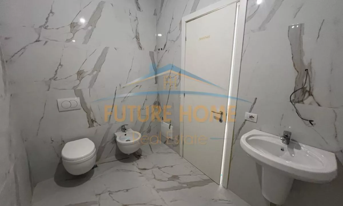 Shtepi ne shitje Apartament ne Tirane, 2+1, Mobilimi Bosh, pa mobiluar, Pagesa 275,000  Euro.