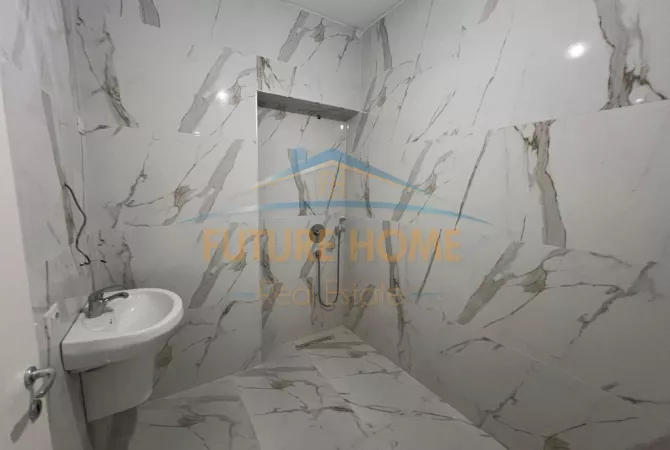 Shtepi ne shitje Apartament ne Tirane, 2+1, Mobilimi Bosh, pa mobiluar, Pagesa 275,000  Euro.