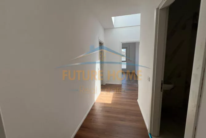 Shtepi ne shitje Apartament ne Tirane, 2+1, Mobilimi Bosh, pa mobiluar, Pagesa 275,000  Euro.