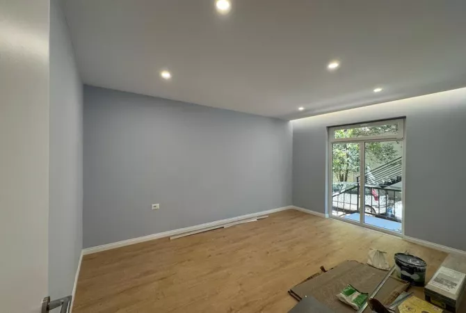 Shtepi ne shitje Apartament ne Tirane, 1+1, Mobilimi Bosh, pa mobiluar, Pagesa 175,000  Euro.