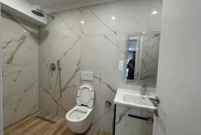 Shtepi ne shitje Apartament ne Tirane, 1+1, Mobilimi Bosh, pa mobiluar, Pagesa 175,000  Euro.