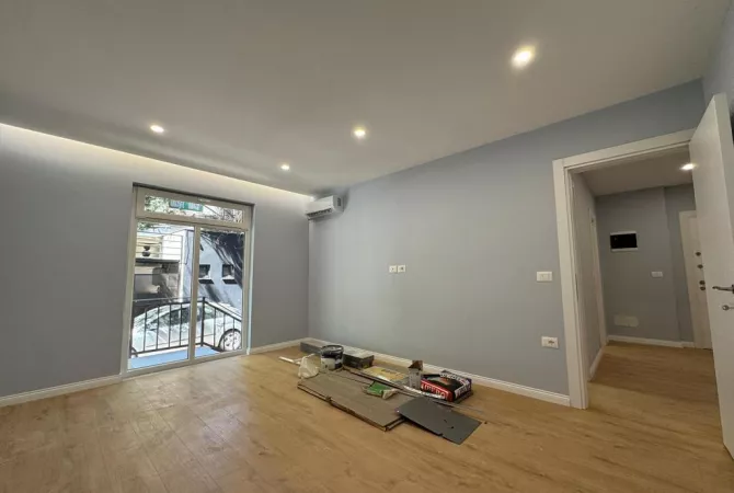 Shtepi ne shitje Apartament ne Tirane, 1+1, Mobilimi Bosh, pa mobiluar, Pagesa 175,000  Euro.