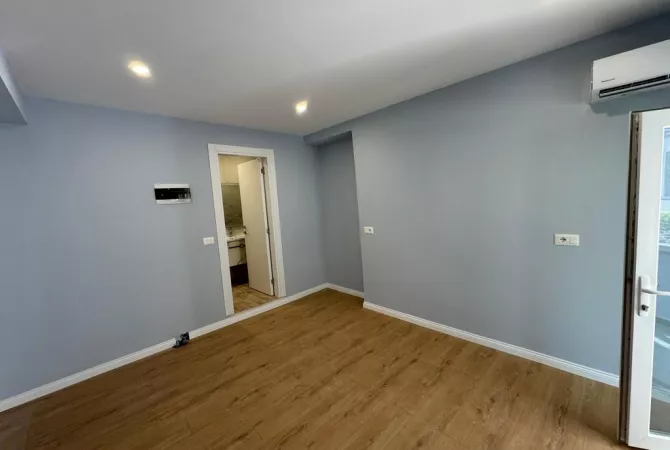 Shtepi ne shitje Apartament ne Tirane, 1+1, Mobilimi Bosh, pa mobiluar, Pagesa 175,000  Euro.