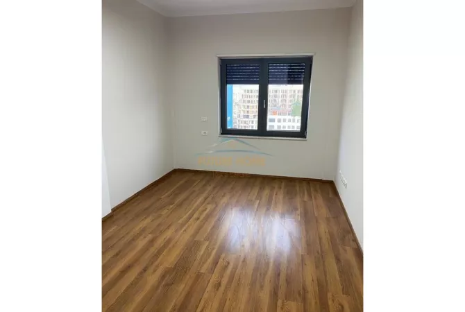 Shtepi ne shitje Apartament ne Tirane, 3+1, Mobilimi Pjeserisht e mobiluar, Pagesa 425,000  Euro.