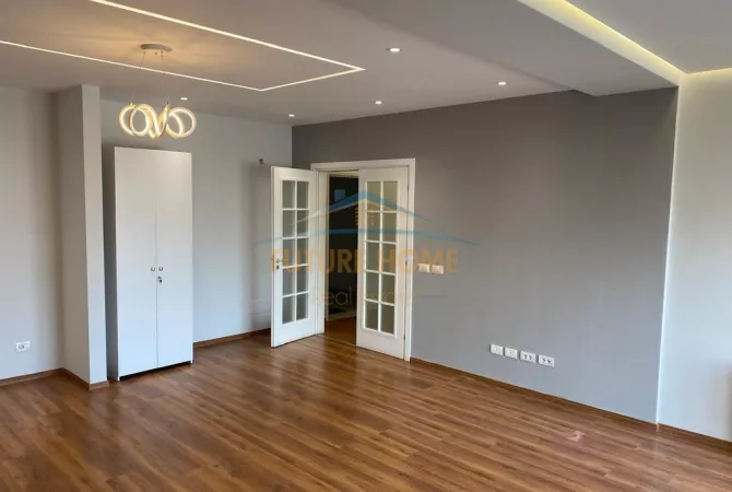 Shtepi ne shitje Apartament ne Tirane, 3+1, Mobilimi Pjeserisht e mobiluar, Pagesa 425,000  Euro.