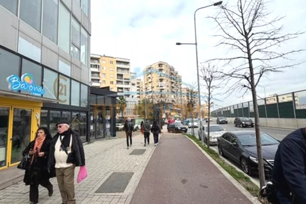 Shitet, Ambient Biznesi,Unaza e Re,Rruga Dhimiter Kamarda