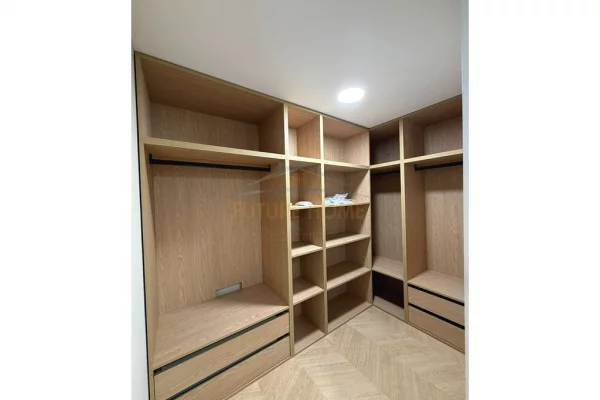 Shitet, Duplex + Post Parkimi, Golden Park