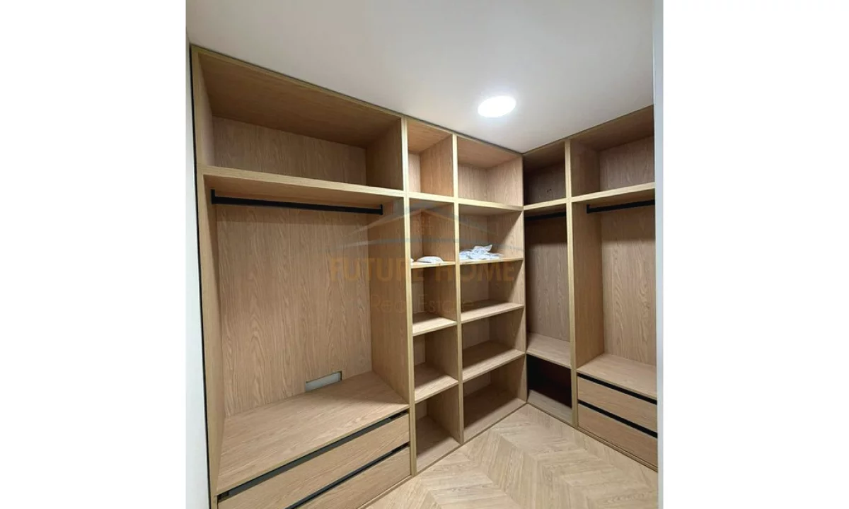 Shtepi ne shitje Duplex(shtepi me 2 kate) ne Tirane, 2+1, Mobilimi E mobiluar, Pagesa 195,000  Euro.