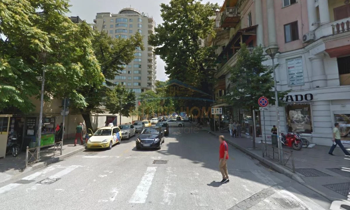 Shitet, Ambient biznesi, Bllok