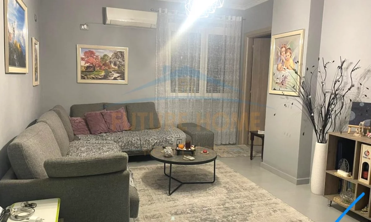 Shtepi ne shitje Apartament ne Tirane, 2+1, Mobilimi E mobiluar, Pagesa 140,000  Euro.