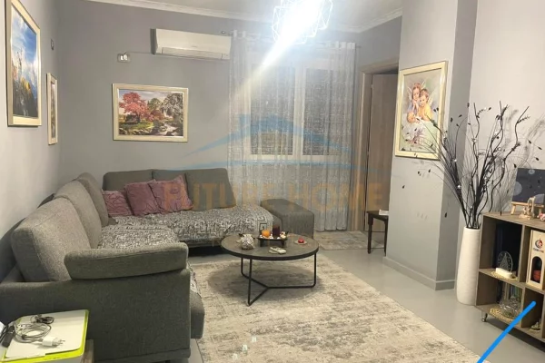 Shitet, Apartament 2+1, Misto Mame