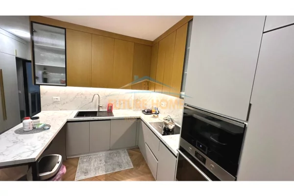Shtepi ne shitje Apartament ne Tirane, 2+1, Mobilimi E mobiluar, Pagesa 350,000  Euro.