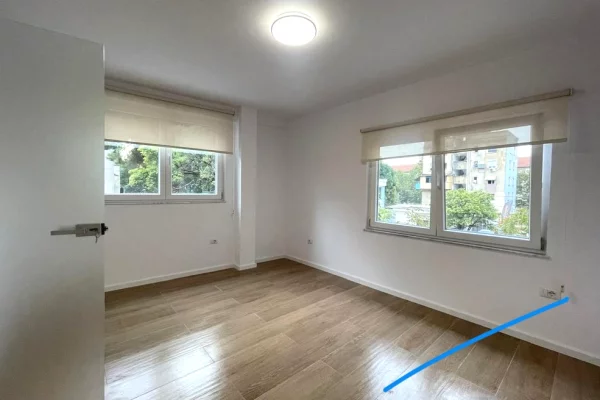 Ambiente Commerciale in Affitto 3+1 a Tirana - 700 Euro