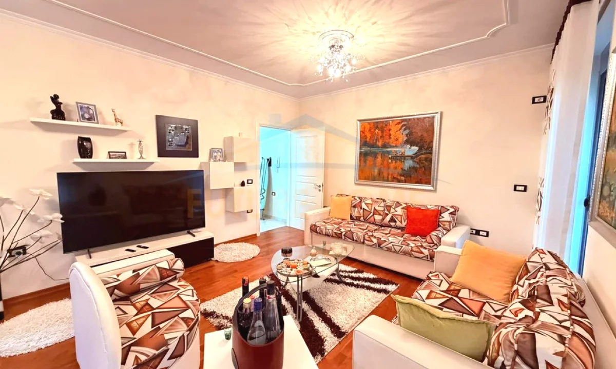 Shtepi ne shitje Apartament ne Tirane, 2+1, Mobilimi E mobiluar, Pagesa 190,000  Euro.