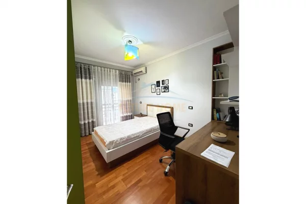 Shtepi ne shitje Apartament ne Tirane, 2+1, Mobilimi E mobiluar, Pagesa 190,000  Euro.