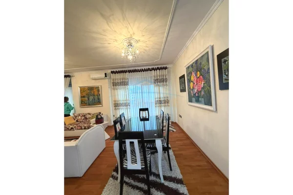Shtepi ne shitje Apartament ne Tirane, 2+1, Mobilimi E mobiluar, Pagesa 190,000  Euro.