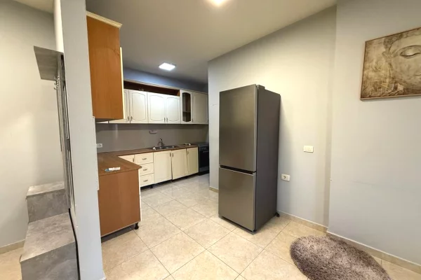 Shtepi me qera Apartament ne Tirane, 2+1, Mobilimi E mobiluar, Pagesa 550  Euro.