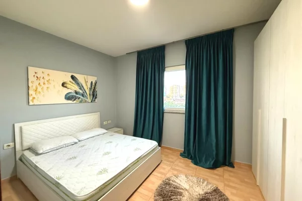 Shtepi me qera Apartament ne Tirane, 2+1, Mobilimi E mobiluar, Pagesa 550  Euro.