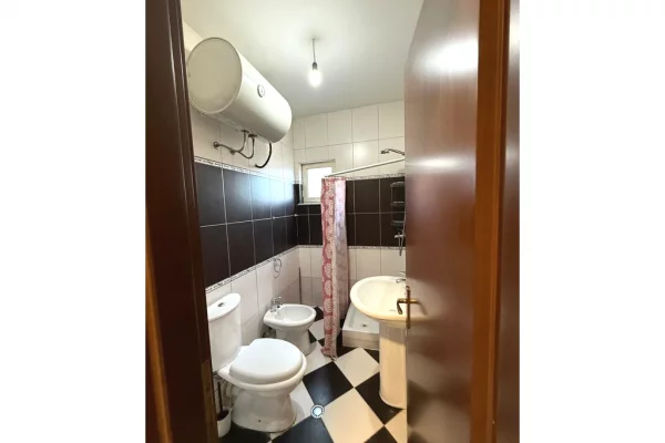 Shtepi me qera Apartament ne Tirane, 2+1, Mobilimi E mobiluar, Pagesa 550  Euro.