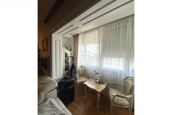 Shtepi ne shitje Apartament ne Tirane, 3+1, Mobilimi E mobiluar, Pagesa 305,000  Euro.