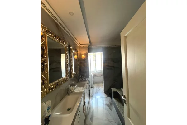 Shtepi ne shitje Apartament ne Tirane, 3+1, Mobilimi E mobiluar, Pagesa 305,000  Euro.