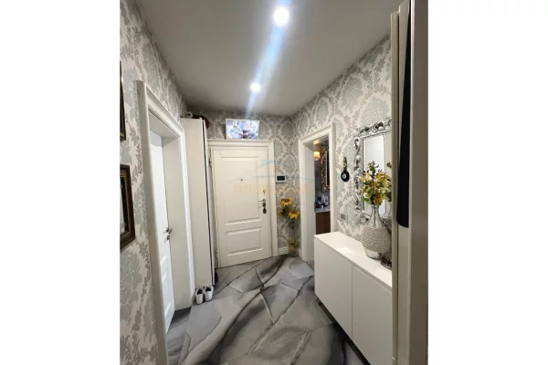 Shtepi ne shitje Apartament ne Tirane, 3+1, Mobilimi E mobiluar, Pagesa 305,000  Euro.