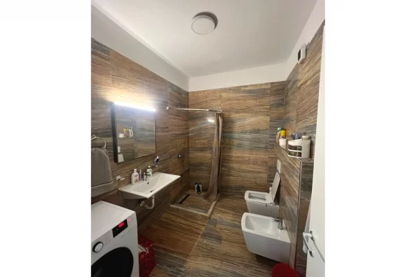 Shtepi ne shitje Apartament ne Tirane, 2+1, Mobilimi E mobiluar, Pagesa 205,000  Euro.