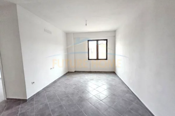 Ambient biznesi me qera 3+1 ne Tirane - 750 Euro