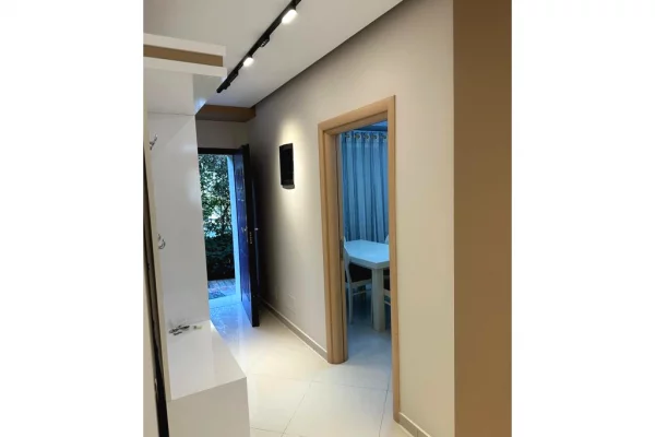 Shtepi me qera Duplex(shtepi me 2 kate) ne Tirane, 3+1, Mobilimi E mobiluar, Pagesa 1,500  Euro.