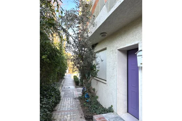 Shtepi me qera Duplex(shtepi me 2 kate) ne Tirane, 3+1, Mobilimi E mobiluar, Pagesa 1,500  Euro.