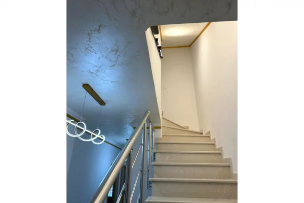 Shtepi me qera Duplex(shtepi me 2 kate) ne Tirane, 3+1, Mobilimi E mobiluar, Pagesa 1,500  Euro.