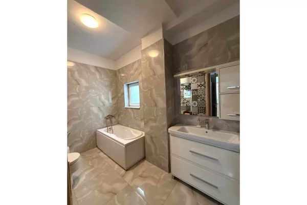 Shtepi ne shitje Apartament ne Tirane, 2+1, Mobilimi E mobiluar, Pagesa 220,000  Euro.