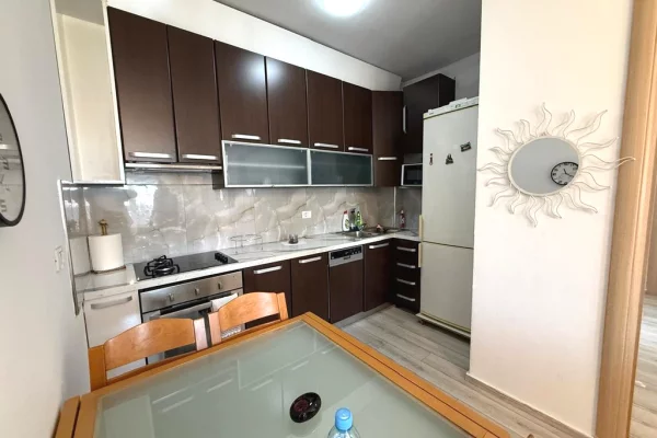 Shtepi ne shitje Apartament ne Tirane, 2+1, Mobilimi E mobiluar, Pagesa 220,000  Euro.