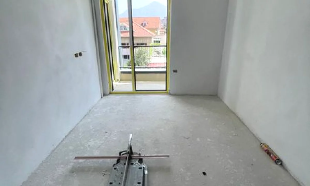 Shtepi ne shitje Apartament ne Tirane, 2+1, Mobilimi Bosh, pa mobiluar, Pagesa 158,760  Euro.